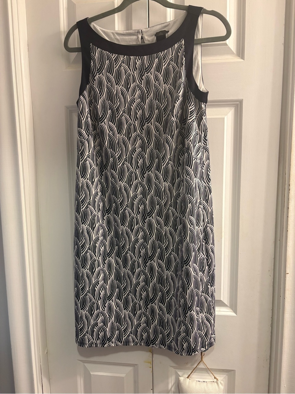 Ann Taylor Black and White Sleeveless Patterned Shift Dress